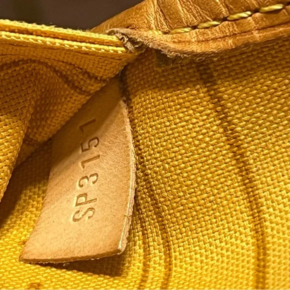 Louis Vuitton Neverfull MM - Picture 5 of 17